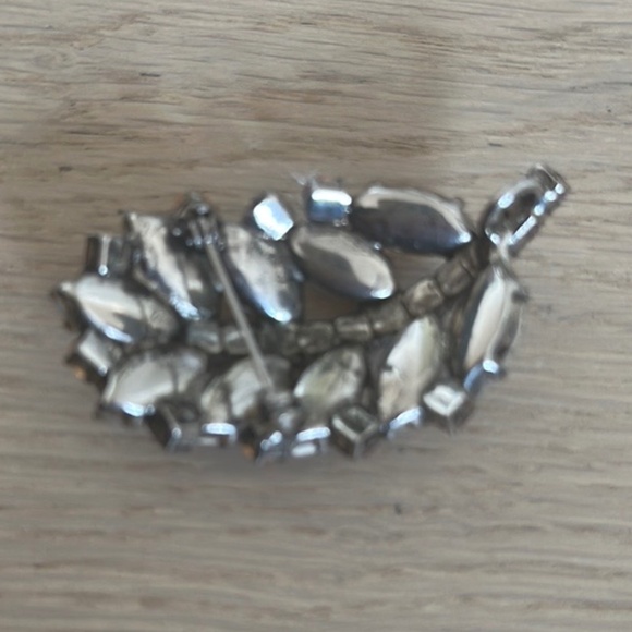 SOLD - Danny Pollak Handcrafted Fuschia Swarovski Crystal Leaf Brooch / Pendant - Picture 5 of 9